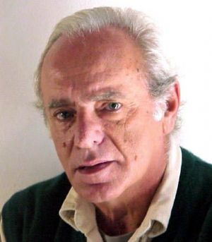 Aníbal Horacio Ford Von Halle nació en Buenos Aires en 1934 y falleció en 2009. Fue un escritor, periodista, profesor, investigador, crítico y teórico de la ... - ford